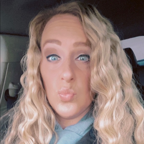 Meet your Posher, Casey - Picture 2 of 3